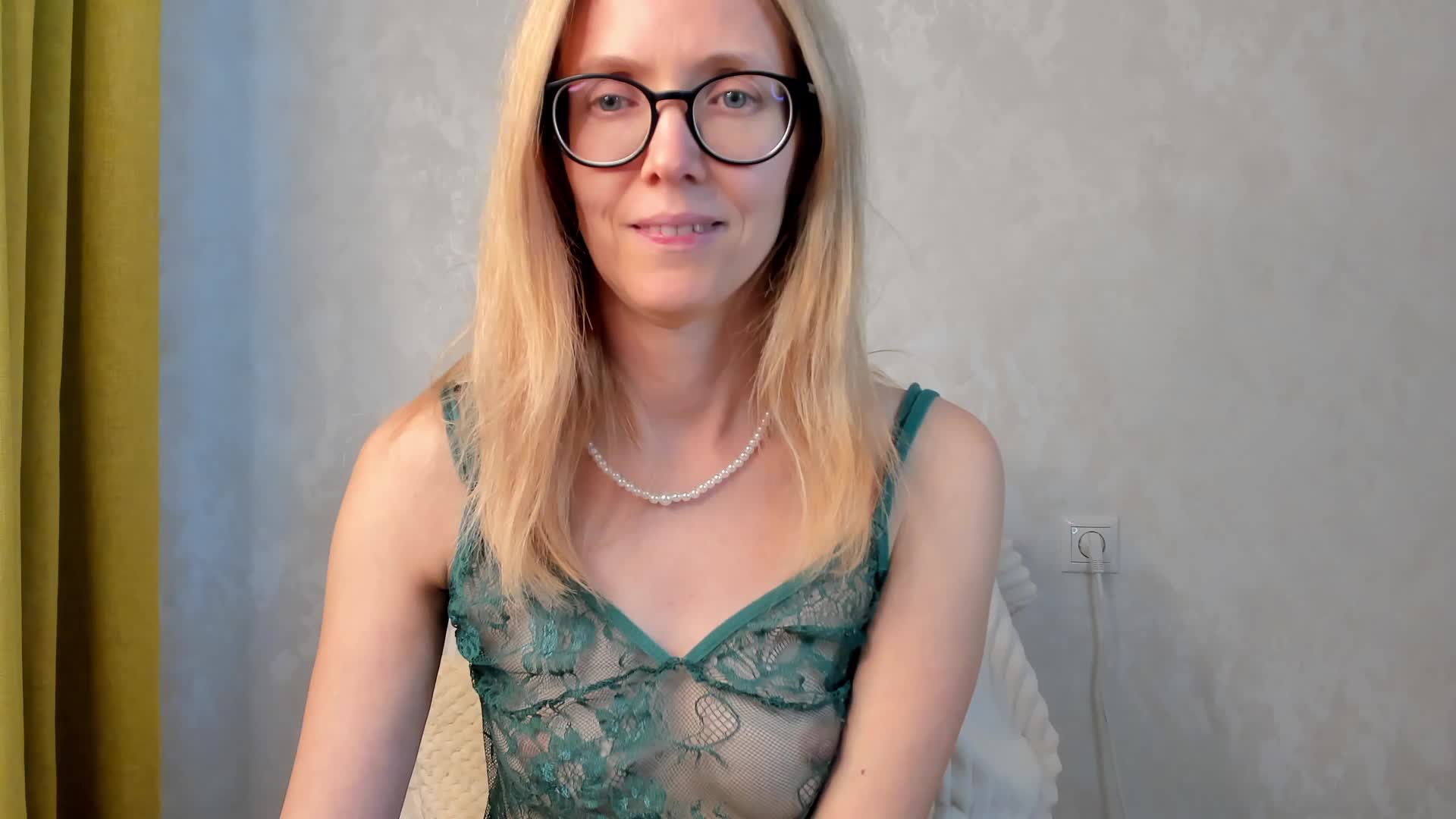 First orgasm, sperm on the pussy and caresses of the anus - 視頻由 MollyStory 主播提供