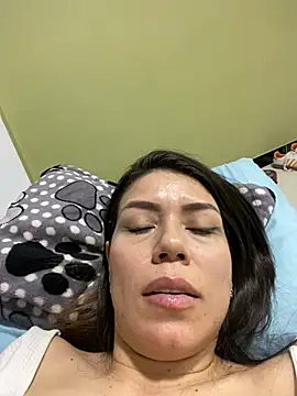 [22 Feb 18:45] Spy Show - martina_contreras主播的视频