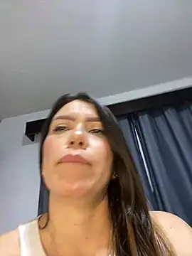 [9 Apr 04:52] Private Show - martina_contreras主播的视频