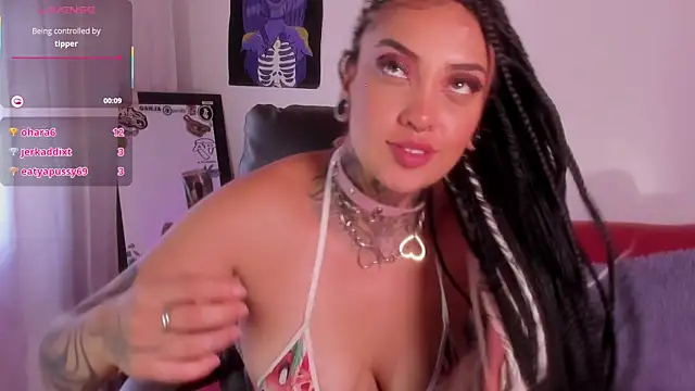 my ass vibrates while I fuck my pussy