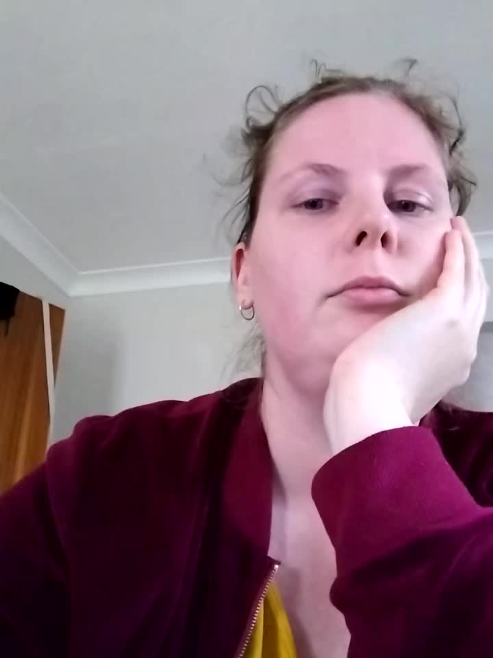 prvt show- red hight heel boots,striptease and playing with hairy pussy - vídeo de la modelo de cam xxSexyBushLinnxx