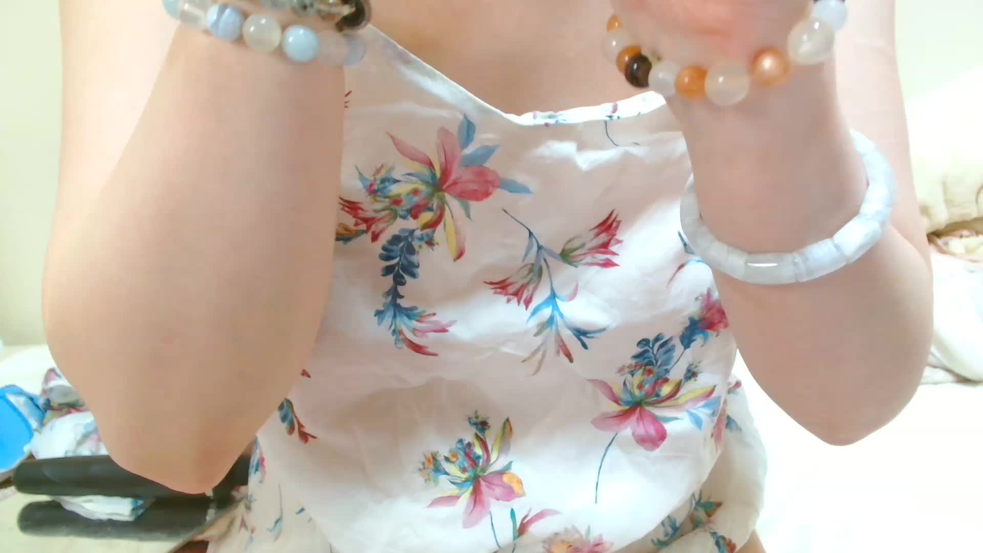 電ママンコにイン - vidéo du modèle de showcams liliyRiSAcha-n