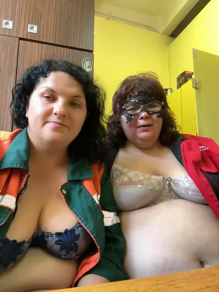 HAVING FUN AT WORK TOGETHER CUM FROM JERKING OUT