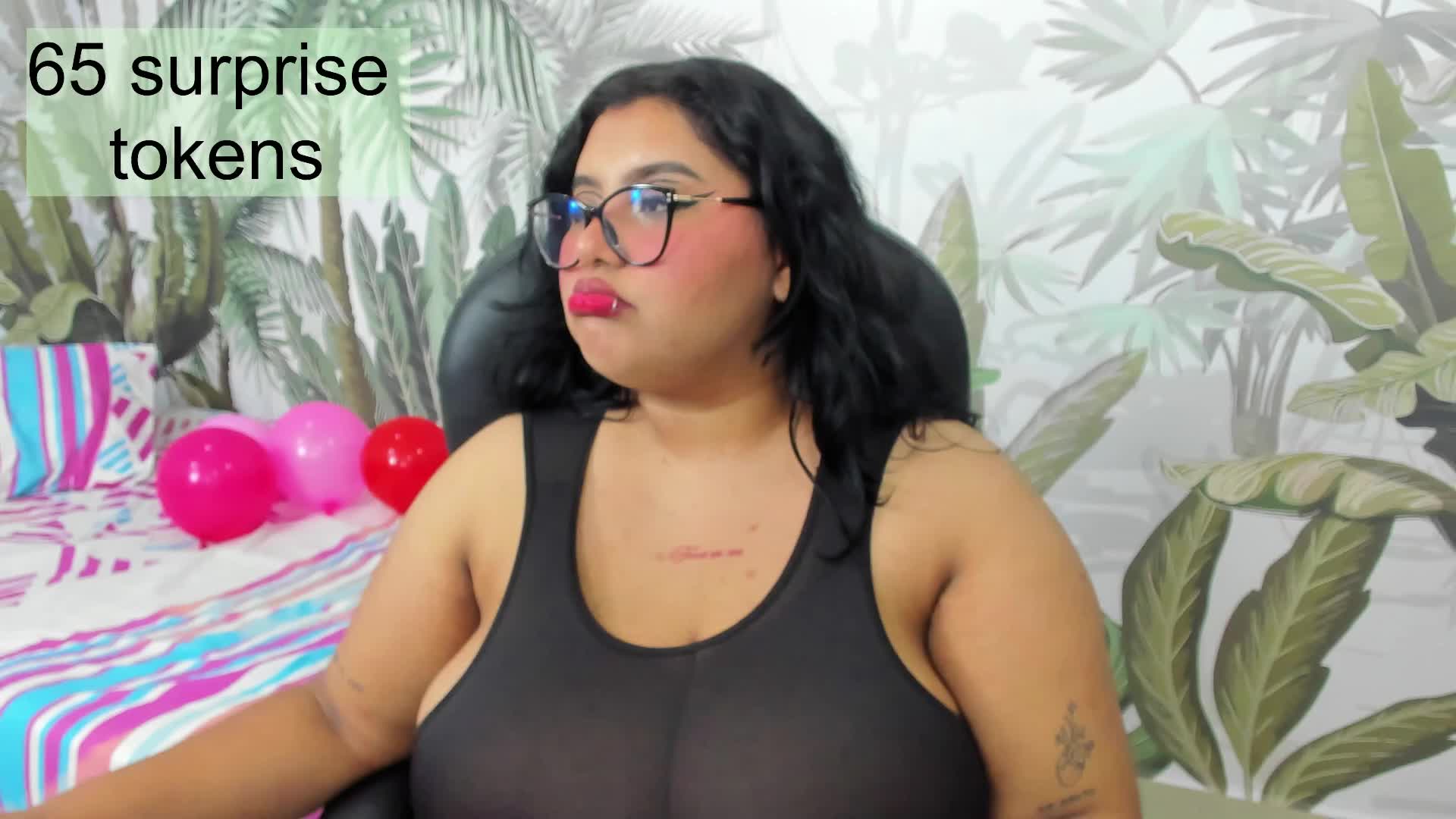 stripper suck dildo - video của người mẫu cam tifanny_bigboobs11