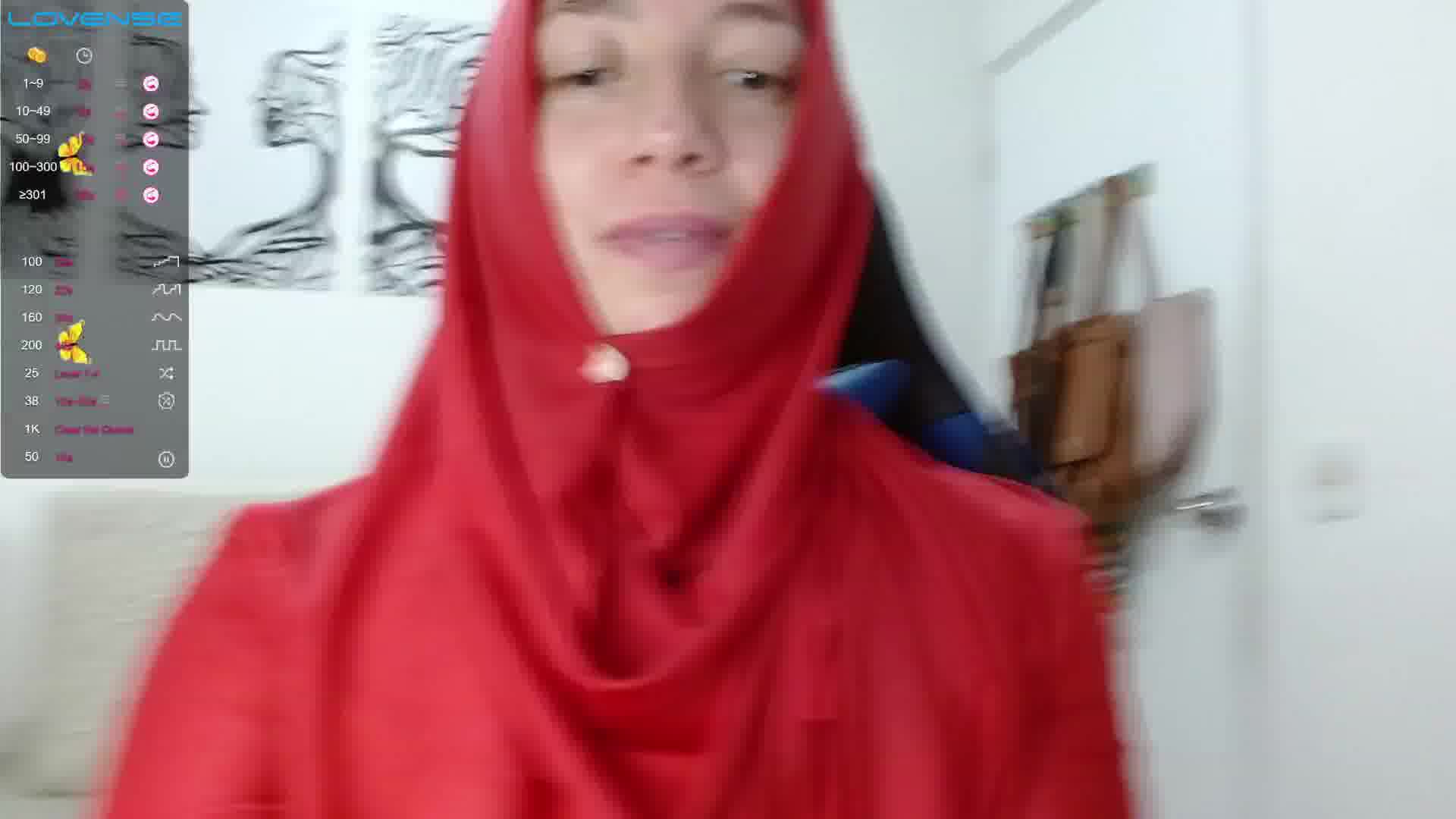 Red – video od webkamerové modelky Yashira_Jaziri