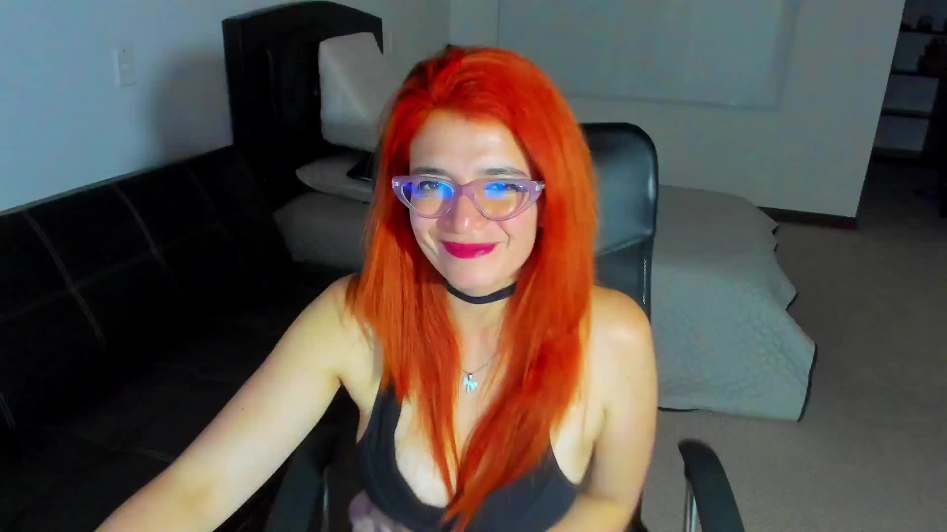 My delicious, hairy, juicy, creamy pussy only wants one thing... your cock. – video af adriana71 cam-model