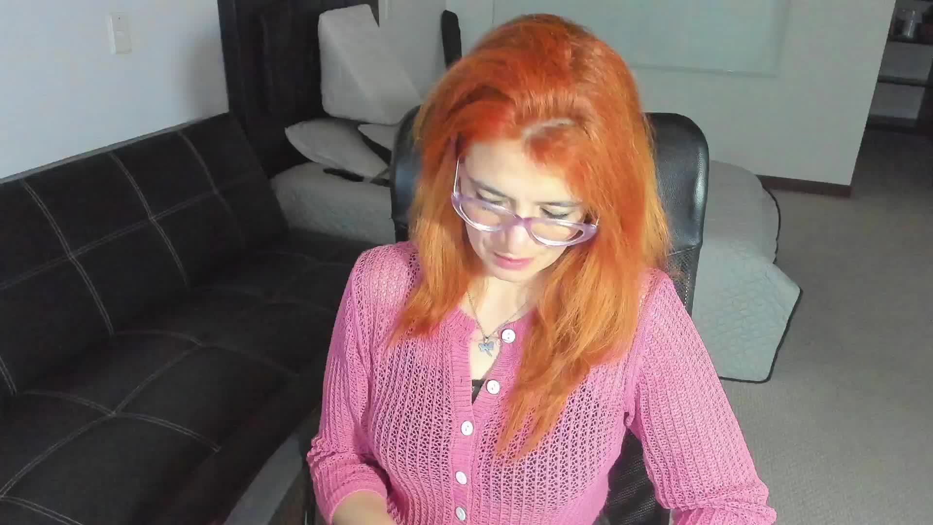 To undress for you and surrender to pleasure – video af adriana71 cam-model