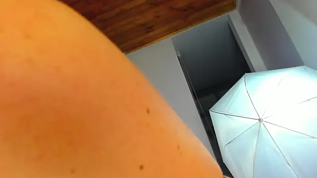 I start by showing my pussy... and end up riding the dildo hard from behind - video av adriana71 cam-modell