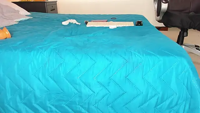 Sitting and open... my sex machine sticks it in hard and deep without stopping – video af adriana71 cam-model