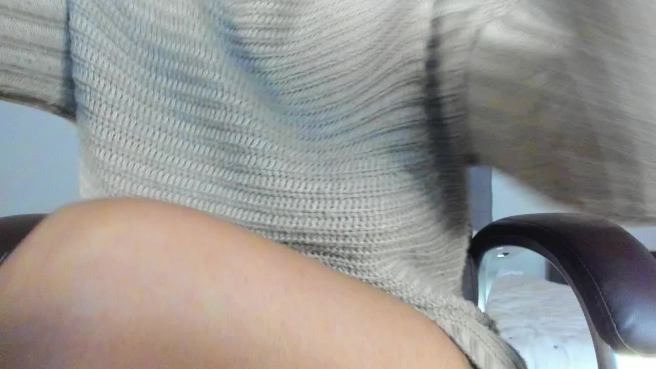 How hot and hard your cock looks and feels between my feet. - video oleh adriana71 kamera model