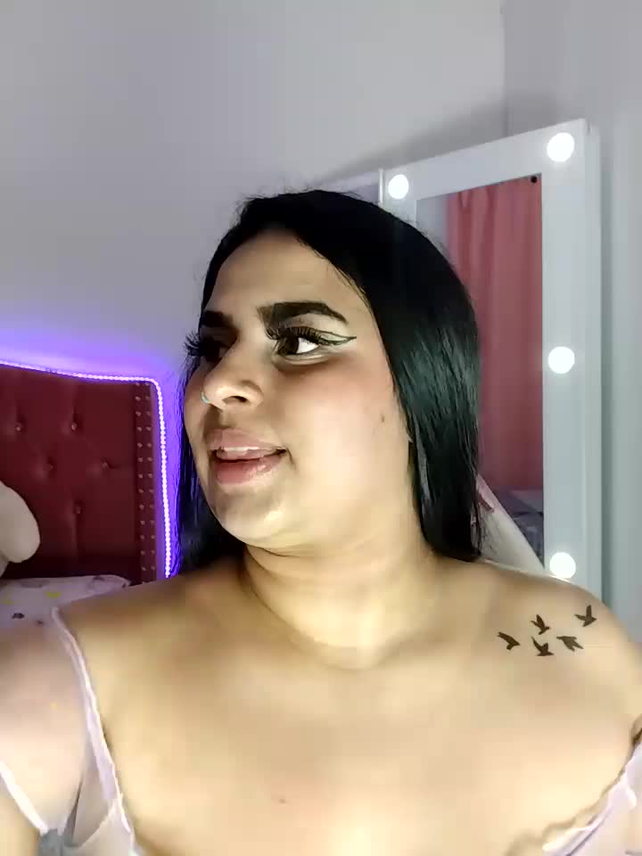 Pussy - vidéo du modèle de showcams evelin_zaenz01