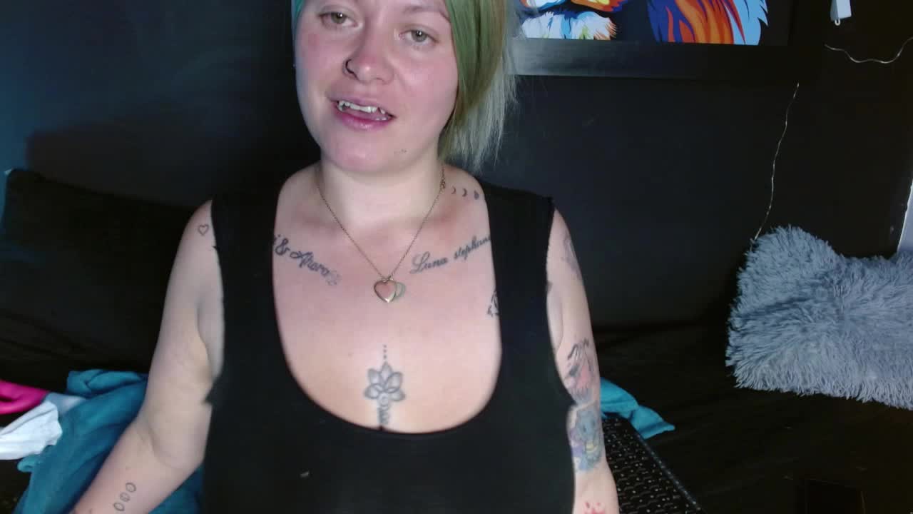 My pussy vibrates with my legs up - video by miley_jensen cam model