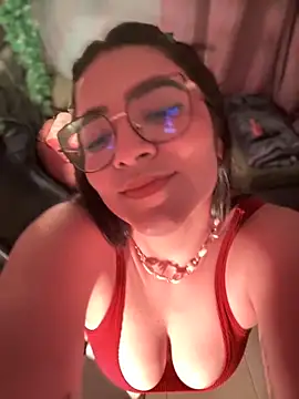 teasing kiss - video by Lia_flowers cam model