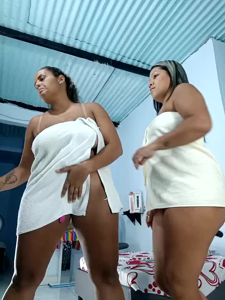 Chantal eating Paty's open ass, putting her tongue in the rich bb's ass - ক্যাম মডেল Rossestoner-এর ভিডিও