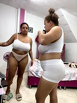 kissing finger in pussy and sitting on my girl's face eating pussy - video by Rossestoner cam model