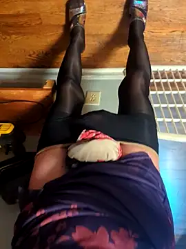 [30 Oct 09:35] Public Show - video by PantyhoseJasmine cam model