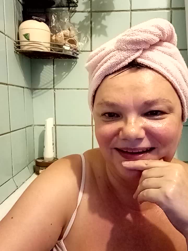 bsthroom show - video by BigBustyAnna cam model