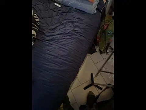 [4 Nov 01:42] Public Show - video by Helly069 cam model