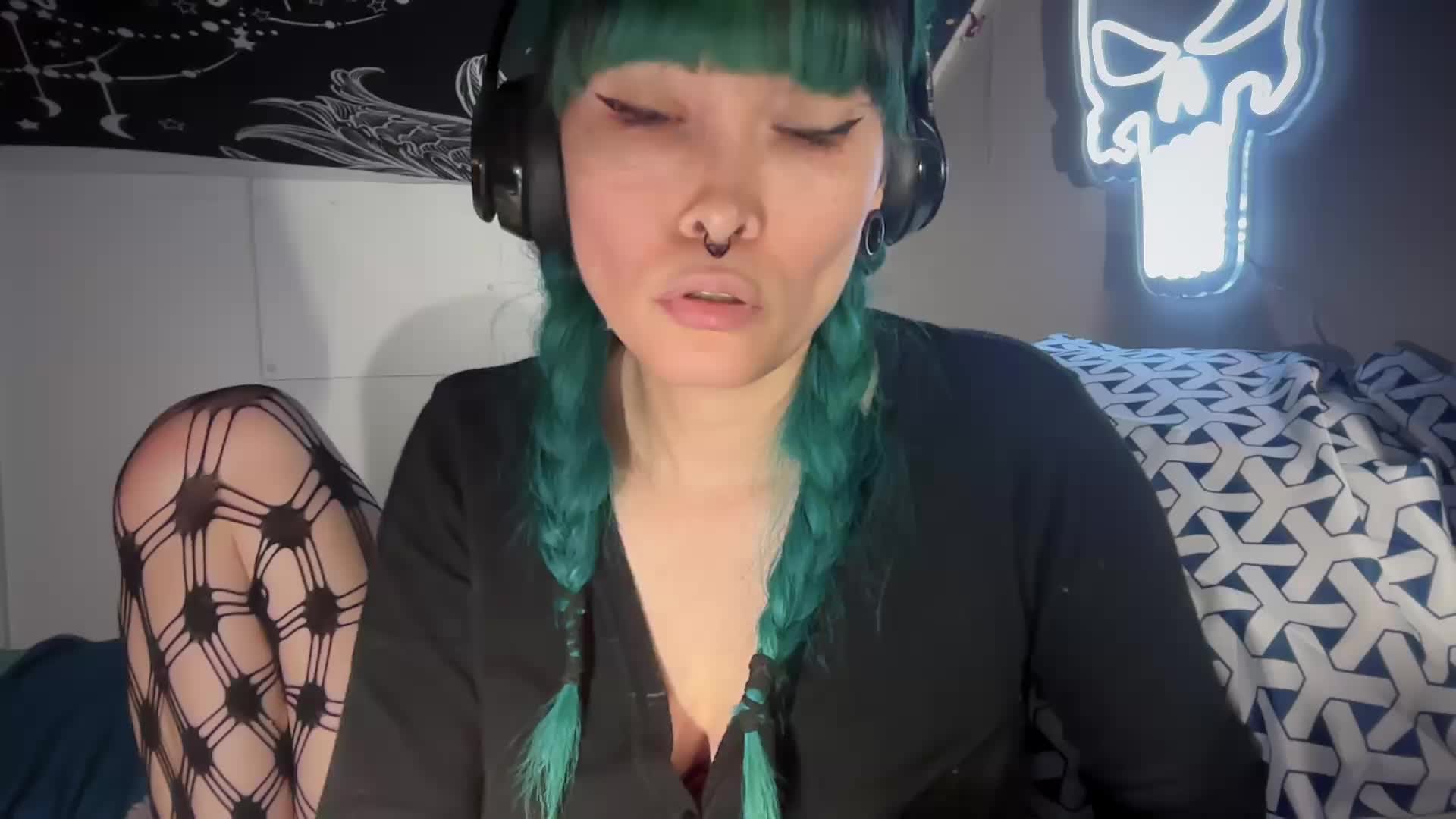 [3 Nov 10:32] college chick gives a strip tease and orgasm and creams so much - video by FRRANNKIE cam model