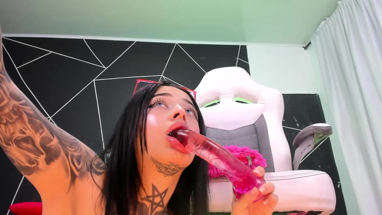 Delicious blowjob with a lot of saliva - video di farichell modella di cam