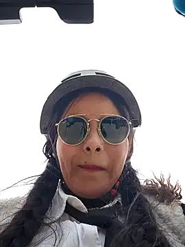 Remove bra and dress on 👀🥵 Street－カメラキャストのbellapatyの動画