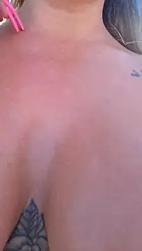Live Video nude into water at the beach - סרטון של Jassy_Foxy, דוגמן/ית מצלמה