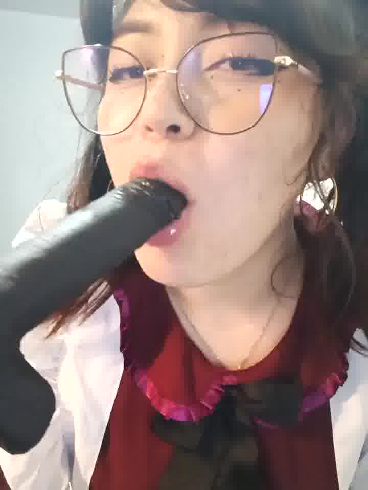 Dressing as a maid, giving an extreme blowjob - video av Sakura_0505 cam model