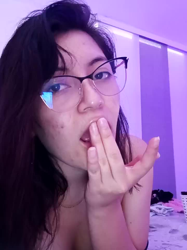 Deepthroat and filling my face with spit - video av Sakura_0505 cam model