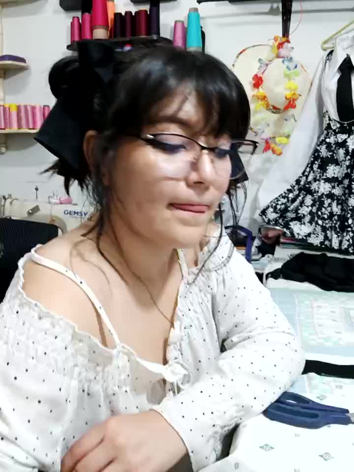 A little hot 🔥 - video av Sakura_0505 cam model