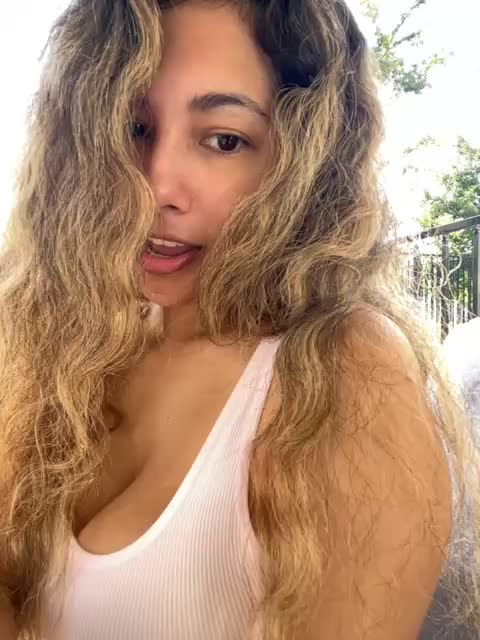 Banksie Outside Flashing in Public [23 Jul 09:48] Private Show - video by LindseyBanks