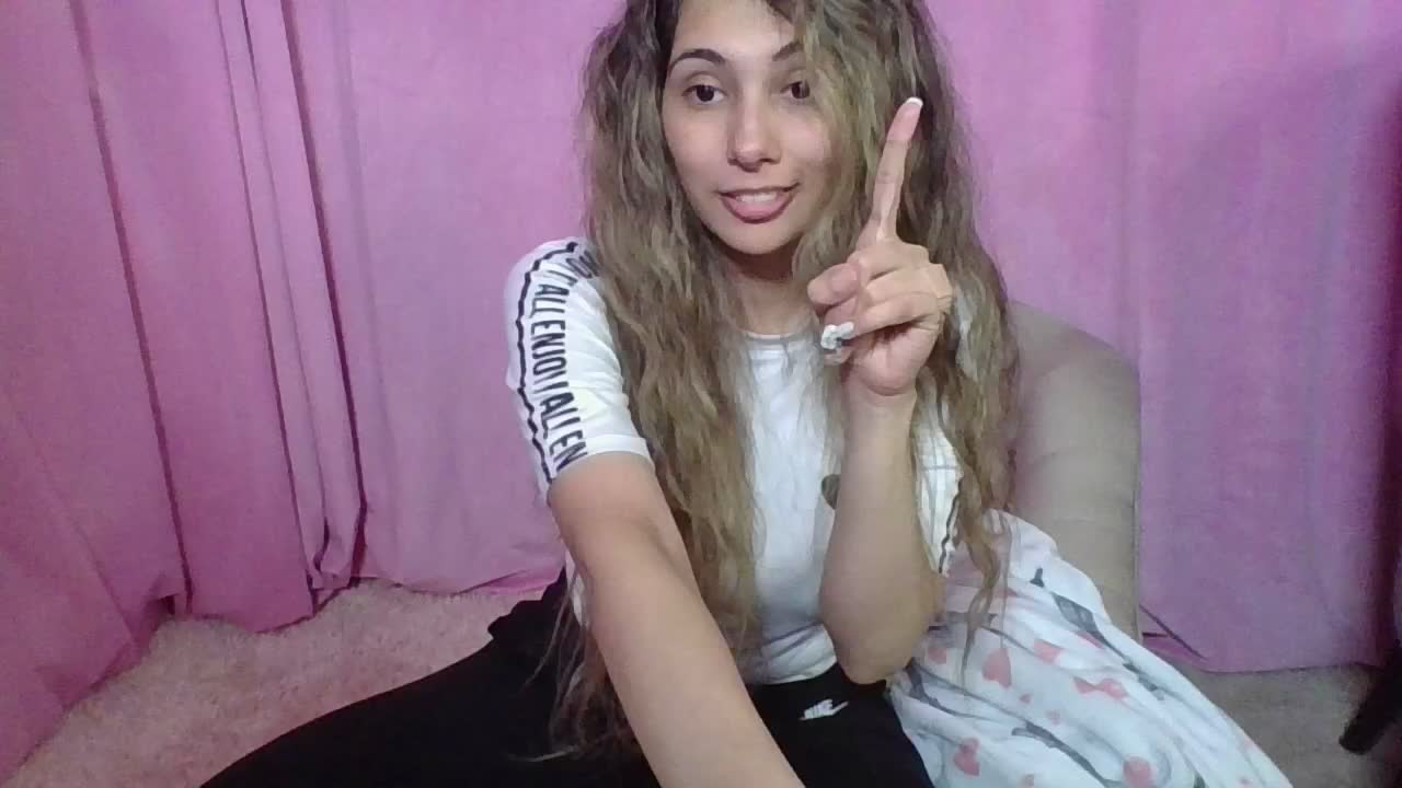 Banksie Pant Rip OFF! [14 Mar 18:26] Private Show - video by LindseyBanks