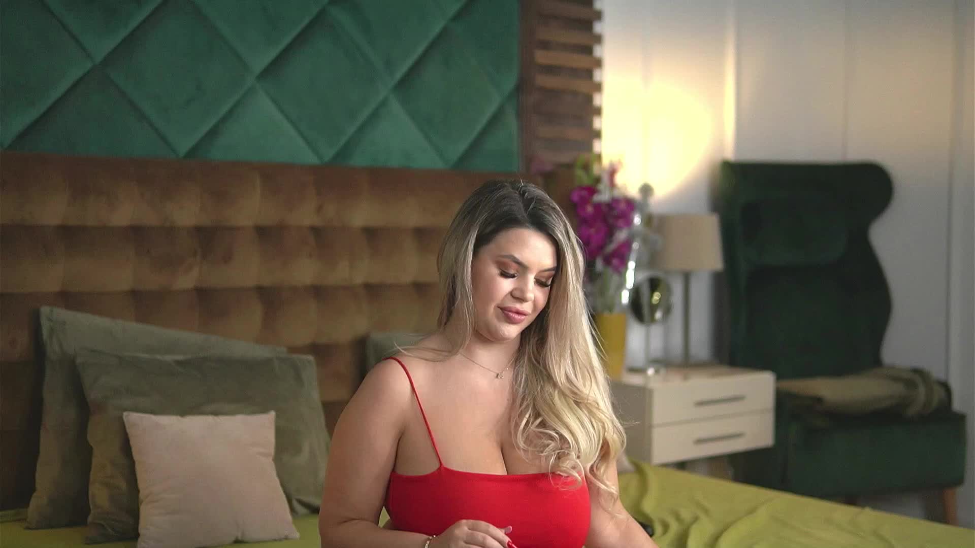 Pussy play, fingers and domi making me creamy and soaking ♥ - video by SophieBoobsX cam model