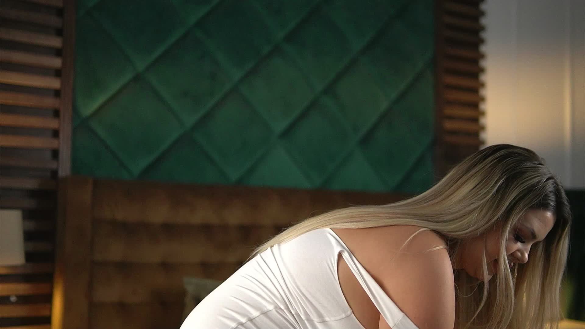 Teasing me soft with the domi - video by SophieBoobsX cam model