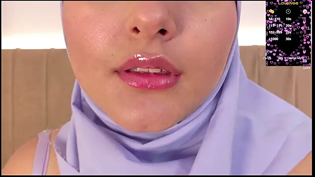 LIP TEASER