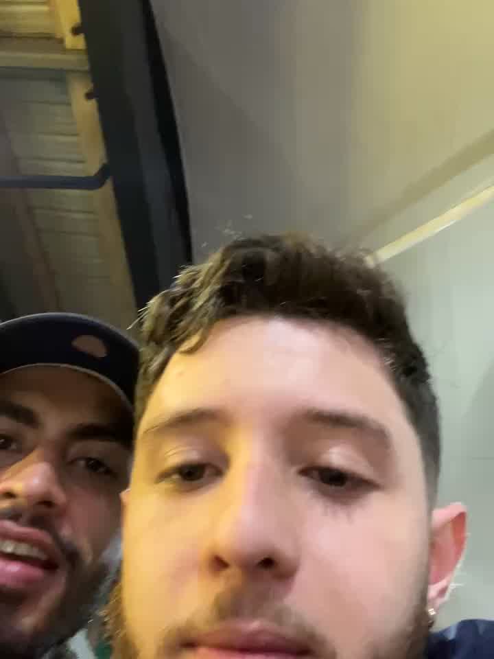 Young Colombians showing their dicks  in the public mall - วิดีโอโดย Juan_Castano โมเดลแคม