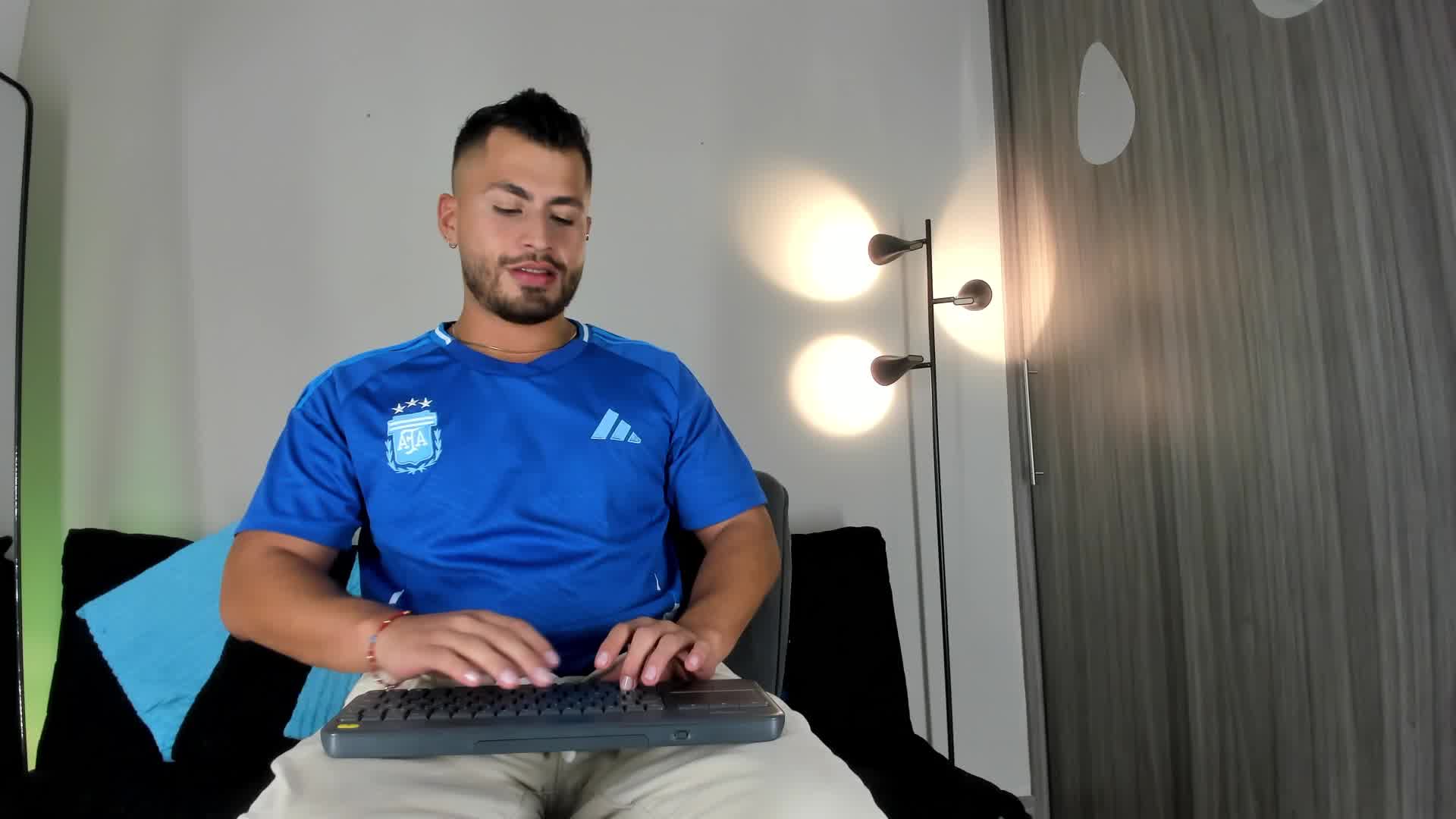 FUN - วิดีโอโดย Juan_Castano โมเดลแคม