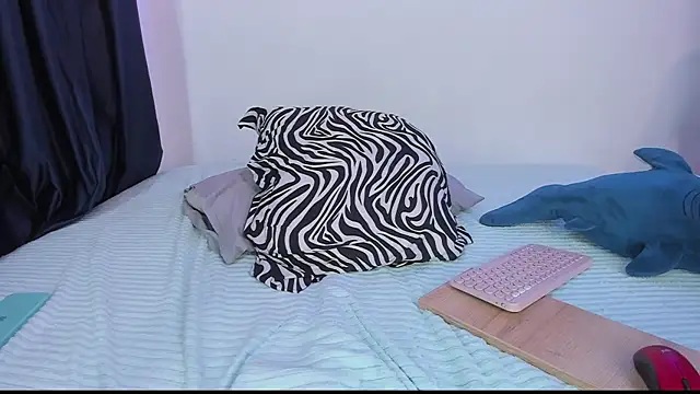 Testing torso toy sexy for the first time - video av Juan_Castano cam model