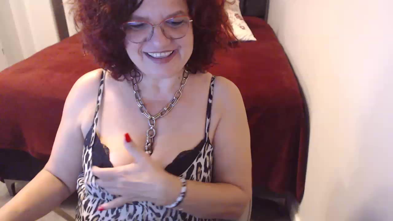 play and squirt - vídeo de la modelo de cam maggiemilff