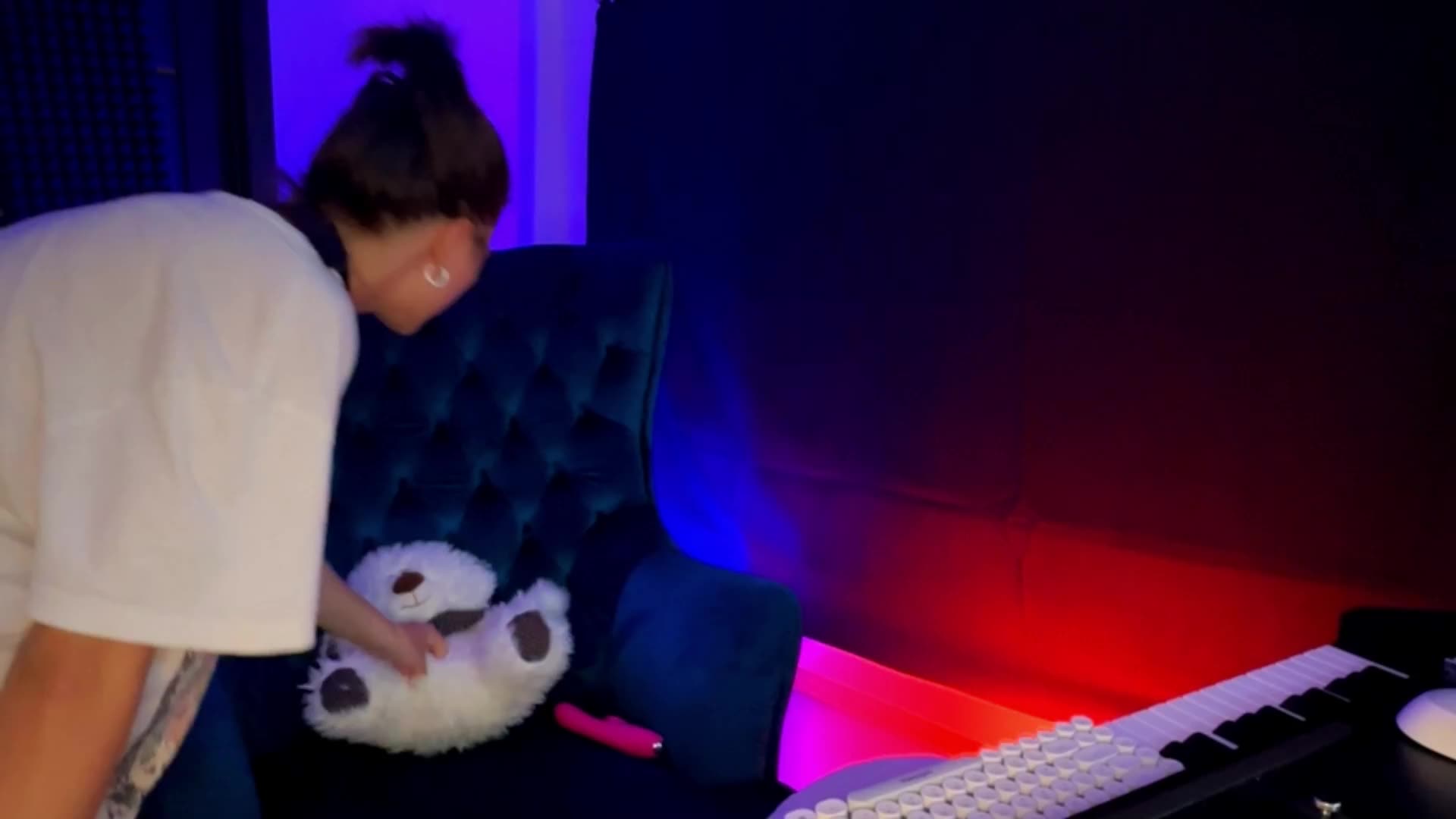 Eye mask, hands and feet tied, moans... imagine - відео від вебкаммоделі EvaHoly