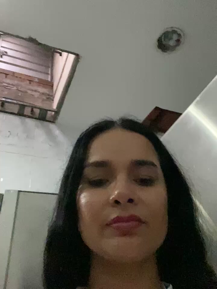 How delicious I masturbate my clitoris in the bathroom. - Vídeo de CataleyaRusso, modelo de vídeos