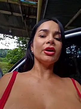 Someone from the city touches my tits and I twerk Public - Vídeo de CataleyaRusso, modelo de vídeos