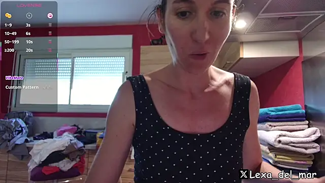 anal & pussy experience with kitchen object－カメラキャストのLexa_del_marの動画