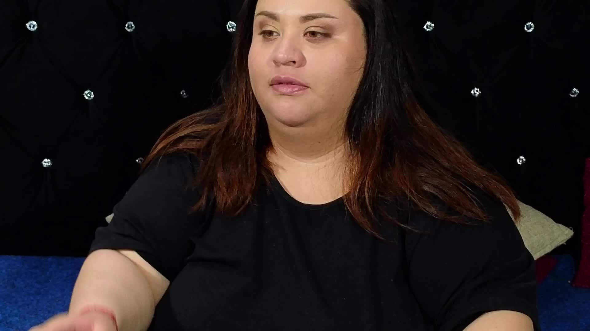 Very fat arm tits bouncing and oil show - clip cu anacohen model videochat