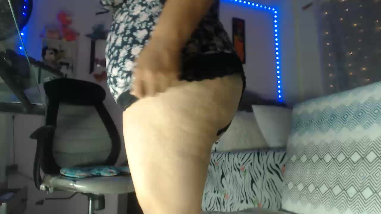 [12 Oct 00:39] Private Show - video by kasandradiaz cam model