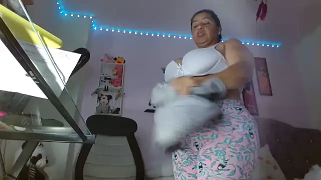 [19 Apr 14:05] Private Show - فيديو من kasandradiaz موديل الكام