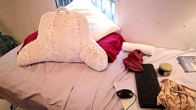 FUCK THESE HOLES - video by xxpixeyxx cam model