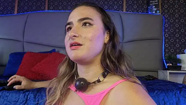 Fuck my pussy missionary style - video by CandyQueenGold cam model