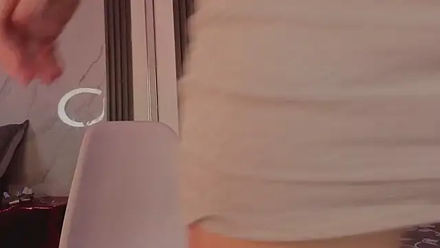 It runs through my entire body - video by CandyQueenGold cam model