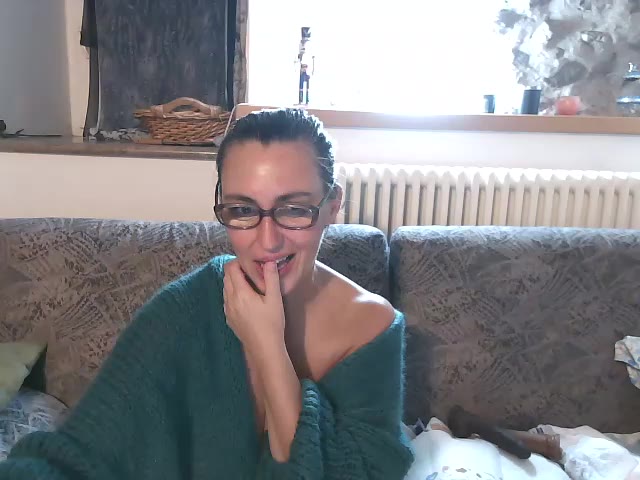 Splashes of champagne...Private Show - video van UlyanaHOT cam-model