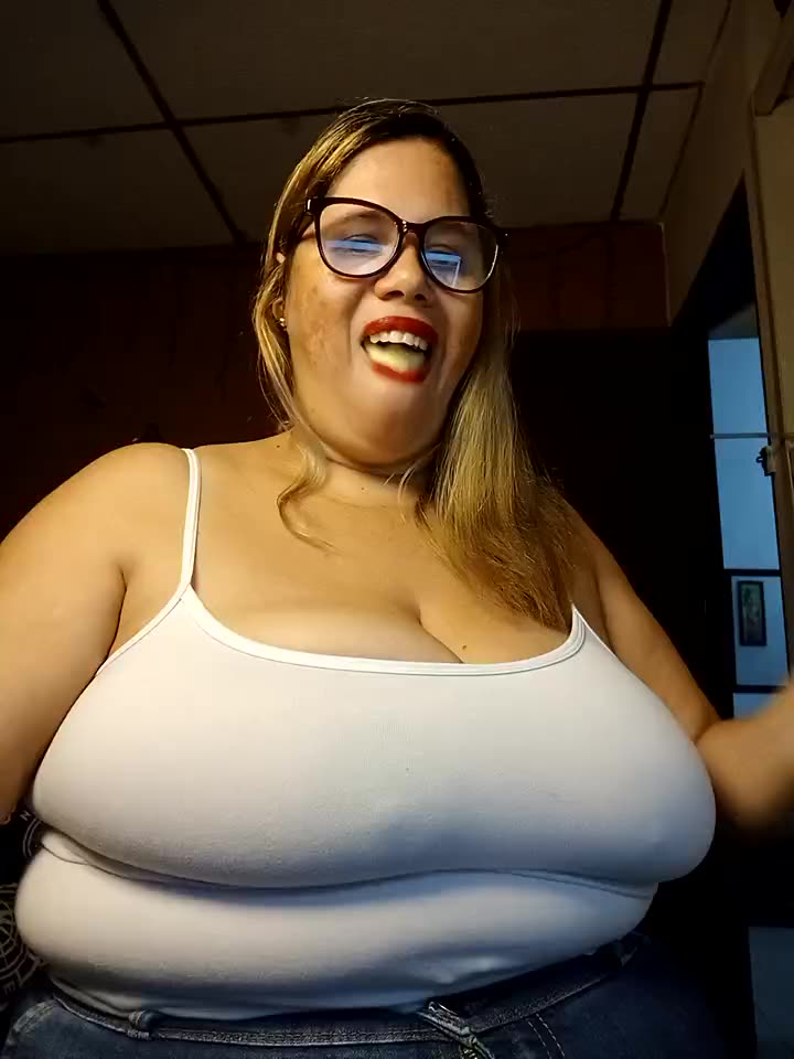 Private Showfuck titsand suck dildo — filmik EllisW8, modela(-lki) na kamerkach